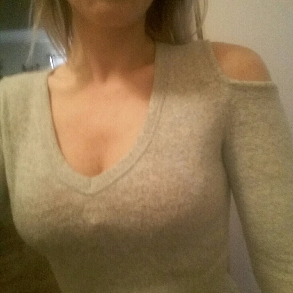 NWOT peek-a-boo shoulder v-neck long sleeve top!